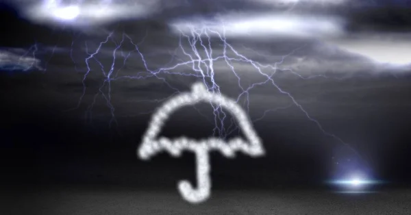 Deštník vyroben z cloudu textury při bouřce — Stock fotografie