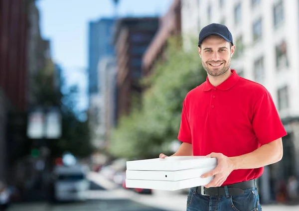 W przypadku z pudełek po pizzy w mieście — Zdjęcie stockowe