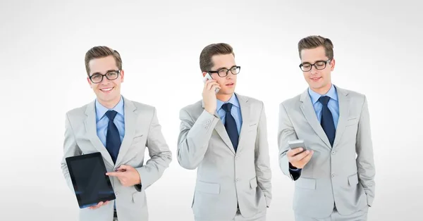 Hombre de negocios con teléfono inteligente y tableta PC —  Fotos de Stock