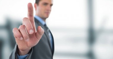 ekran dokunaklı işadamı