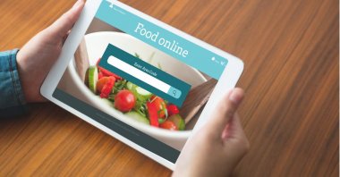 El ile arama ekranda dijital tablet yemek siparişi