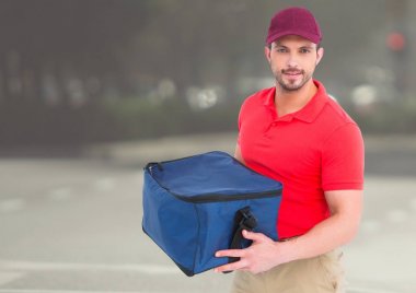 Kentin teslim çantalı pizza teslimatçı