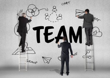 Üç adam bir grafik çizim