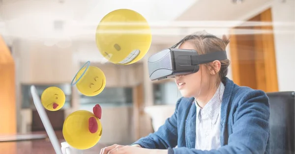 Emojis voando por empresário vestindo óculos VR — Fotografia de Stock
