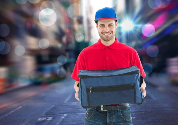 Pizzabote mit der Liefertasche — Stockfoto