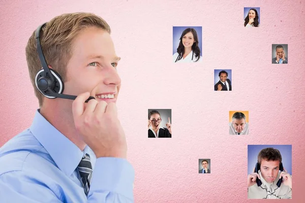 Ejecutivo de Recursos Humanos usando auriculares por candidatos —  Fotos de Stock