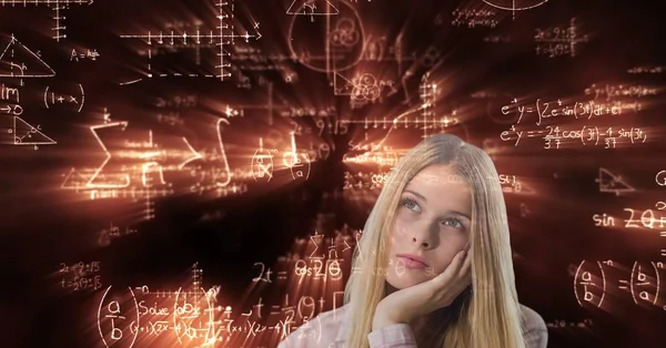Nachdenkliche Frau gegen mathematische Gleichungen — Stockfoto