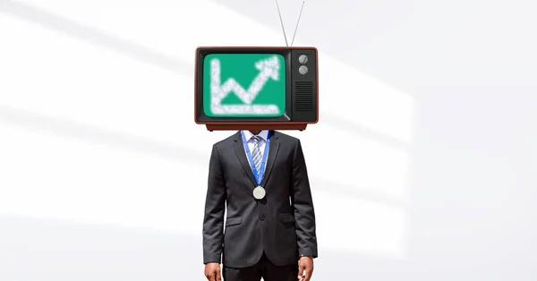 Бизнесмен с телевизором на голове — стоковое фото