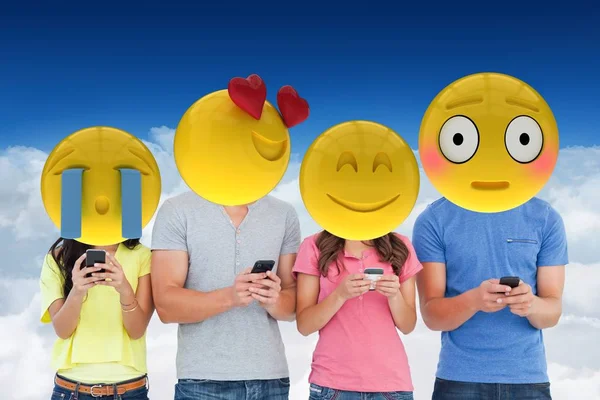 Familia feliz con emoticonos — Foto de Stock