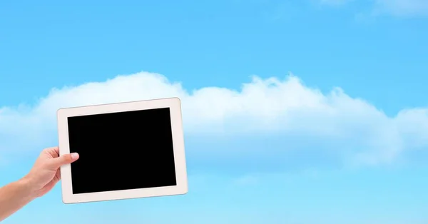 Dispositif de maintien de la main avec écran blanc contre le ciel — Photo