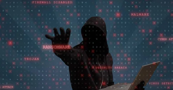 Dizüstü bilgisayar ekranında metne temas sırasında holding hacker — Stok fotoğraf
