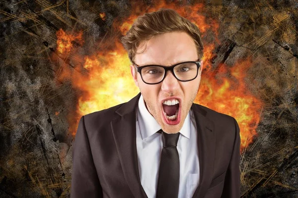Hombre de negocios enojado con fuego en el fondo —  Fotos de Stock