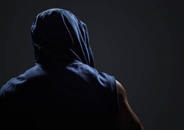Arkasında adamla hoodie 