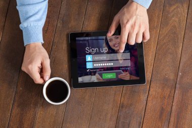 Ellerin tablet ile Üstten Görünüm