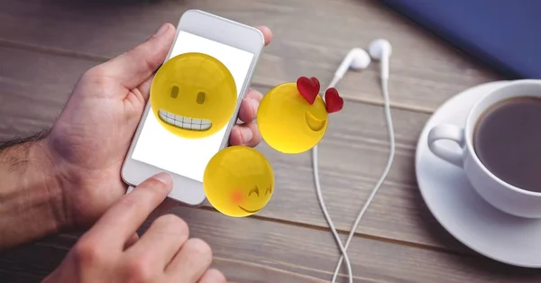 스마트폰 이어폰 및 테이블에 커피 컵 emojis을 사용 하 여 손 — 스톡 사진