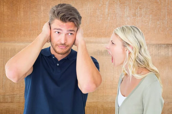 Mujer gritando en el hombre — Foto de Stock