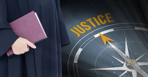 Juiz segurando livro em frente ao texto da justiça — Fotografia de Stock