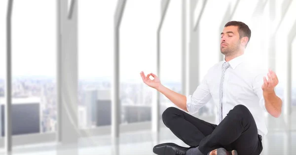 Hombre de negocios meditando con bengala —  Fotos de Stock