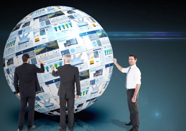 bir top web siteleri ile paneller ve üç iş erkekler böyle şeyler yapıyor