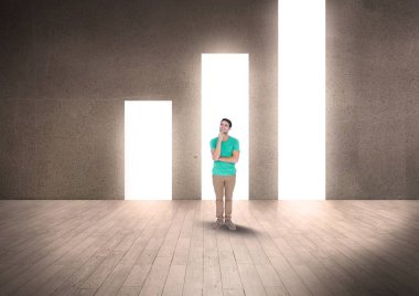 Işıklı çubuk grafik karşı ayakta düşünceli kişi