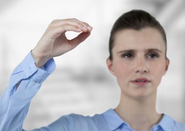 Uzağa bakarken el hareketi işkadını