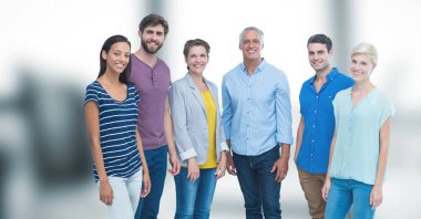 arka plan bulanık karşı ayakta arkadaşlar