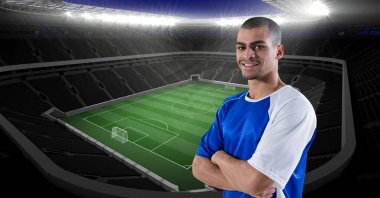 Silah ile gülümseyen futbolcu Stadyumu karşı geçti