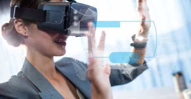 işkadını dokunmadan futuristik ekran 