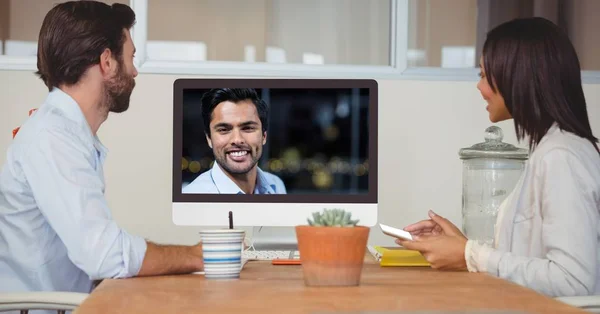 Negócios videoconferência com colega de computador — Fotografia de Stock