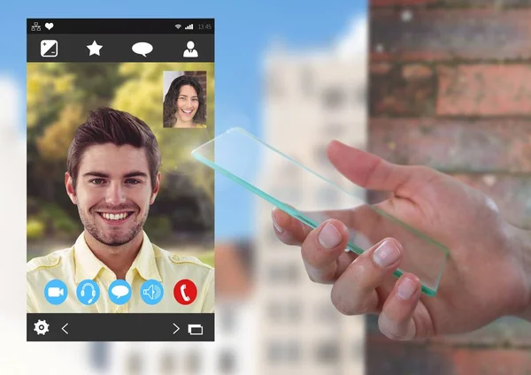 Écran en verre avec interface d'application de chat vidéo social — Photo