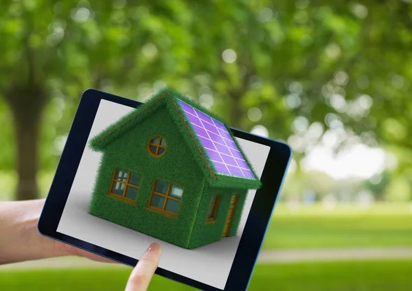 Gras huis op tablet. in het park — Stockfoto