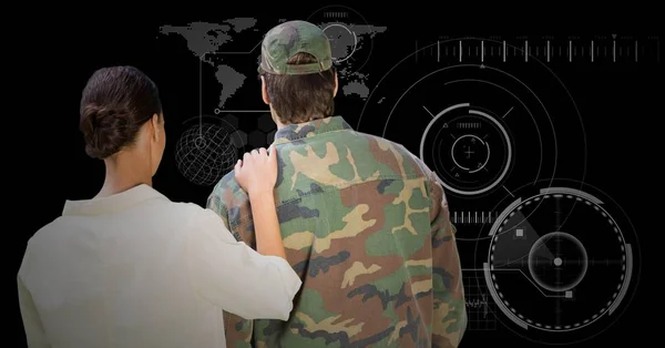 Achterkant van soldaat en vrouw tegen zwarte achtergrond met interface — Stockfoto