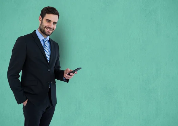 Geschäftsmann mit Smartphone — Stockfoto