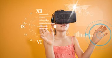 Görülen saat bakarak kız 