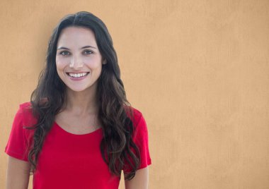  kadın hipster bej renkli bir arka plana dayanır