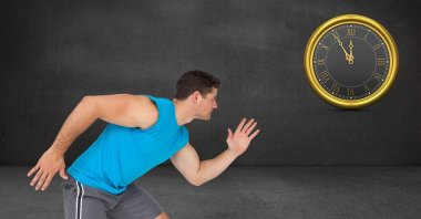 Sportif adam saat duvara bakarak süre çalışan