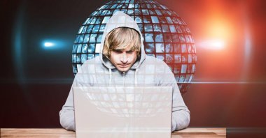 Hacker dizüstü küre karşı kullanma