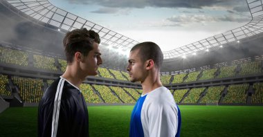 futbol oyuncuları birbirine bakarak