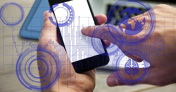 Close-up de mão tocando tela em branco do telefone inteligente — Fotografia de Stock