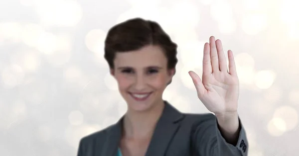 Leende affärskvinna visar stopp gest — Stockfoto