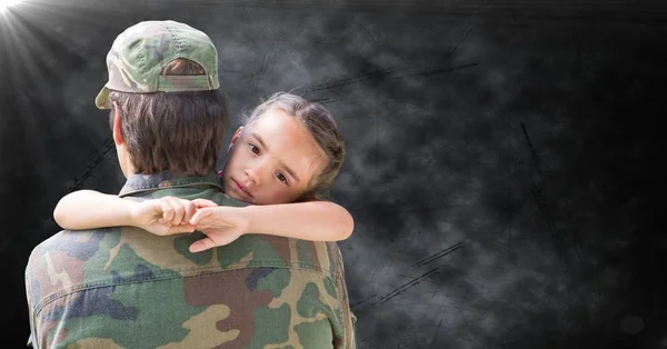 Back of soldier with daughter — Stock Photo, Image