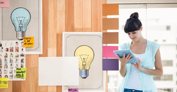 Businesswoman using tablet PC — Stock Photo, Image