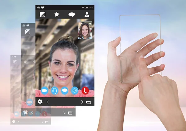 Pantalla de vidrio táctil a mano con interfaz de aplicación de chat de vídeo social —  Fotos de Stock