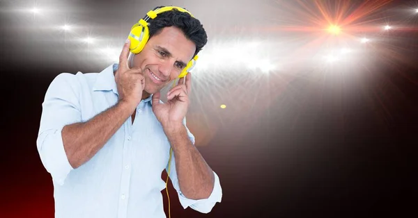 Hombre de negocios escuchando canciones —  Fotos de Stock