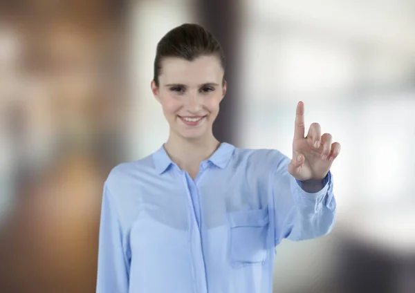 Empresária tocando tela futurista — Fotografia de Stock