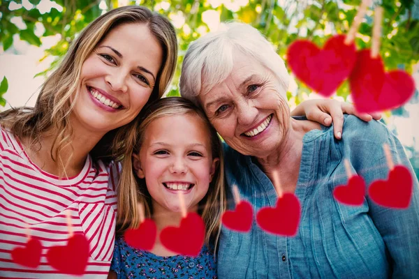 Retrato de familia feliz con la abuela —  Fotos de Stock