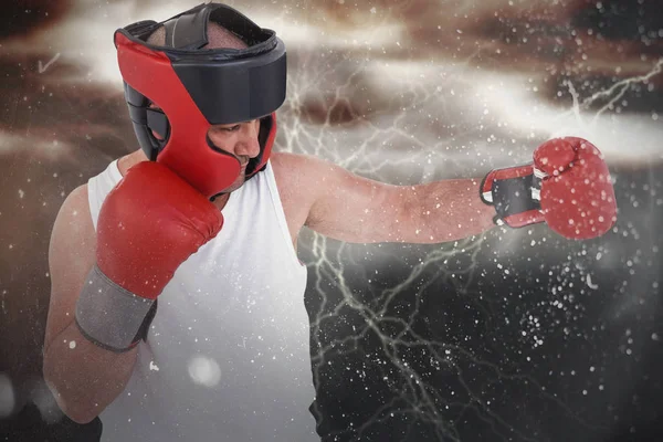 Boxeador con protector de cabeza y guantes — Foto de Stock