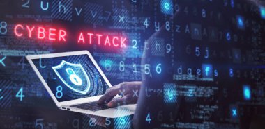 erkek hacker dizüstü kullanarak orta bölüm