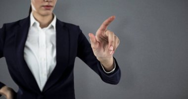 Görünmez ekran kullanarak iş kadını