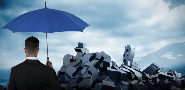 Podnikatel účetní modrý deštník — Stock fotografie